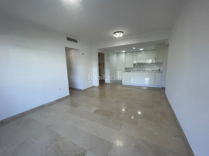 Foto 4b7a6f37-2179-437f-90bd-4ee73dd3bf8e. Pis amb aparcament piscina a Romana Playa Marbella