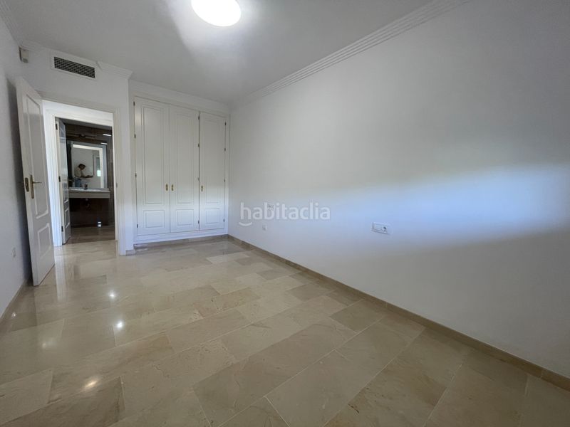 Foto c20d0155-4096-4766-932b-d5de41cd5d0d. Pis amb aparcament piscina a Romana Playa Marbella