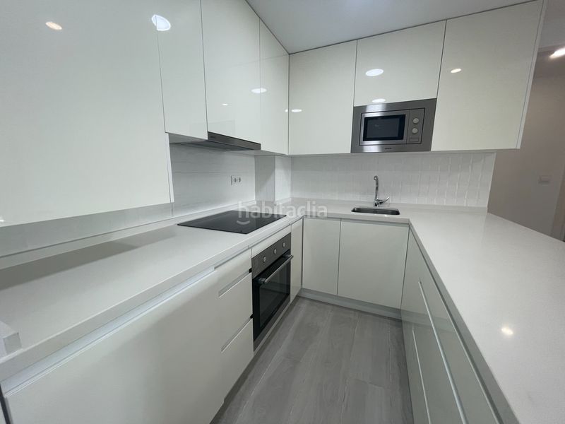 Foto c2d66995-7f43-40ee-8ec4-b1c10eae29a5. Pis amb aparcament piscina a Romana Playa Marbella