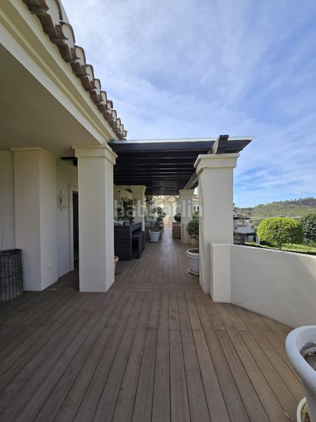 Foto 15a3bd9c-fb7c-45d7-9dd7-ec8ac5de03af. Pis amb aparcament piscina a los arqueros - puerto del almendro Benahavís