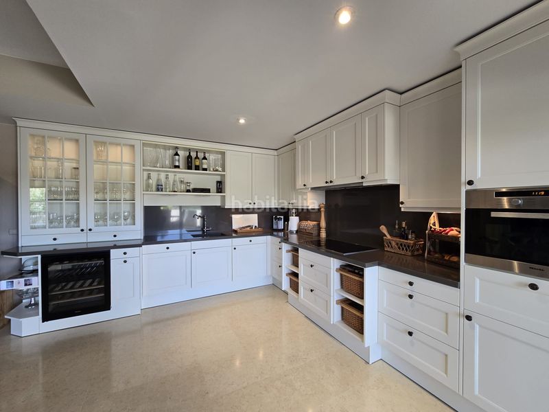 Foto 55f97155-2042-4e9a-a8d9-742501fd96f6. Pis amb aparcament piscina a los arqueros - puerto del almendro Benahavís