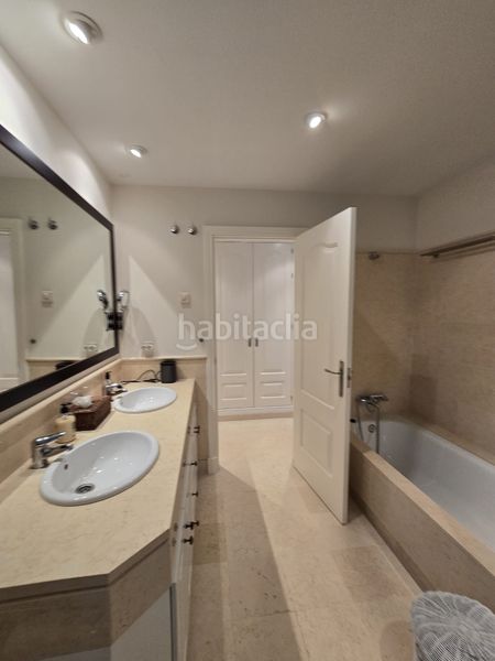 Foto 721a14f5-fb11-44df-a761-13589f95e380. Pis amb aparcament piscina a los arqueros - puerto del almendro Benahavís