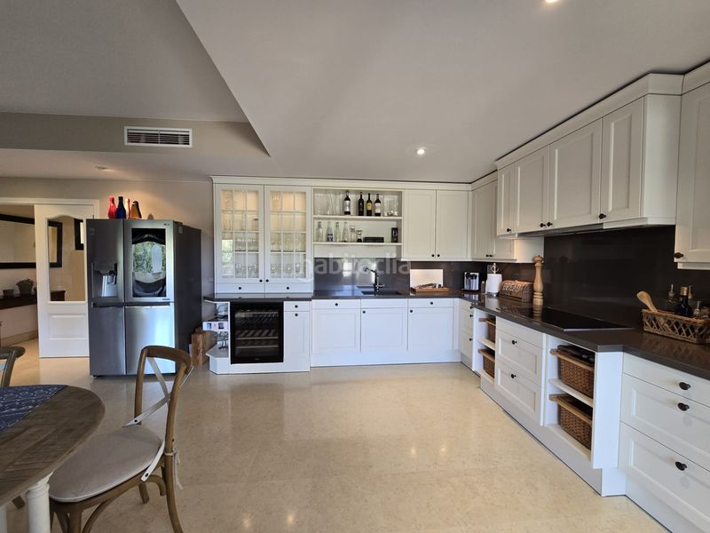 Foto 75b02a4b-db46-4db7-8d2e-cdb571bec117. Pis amb aparcament piscina a los arqueros - puerto del almendro Benahavís