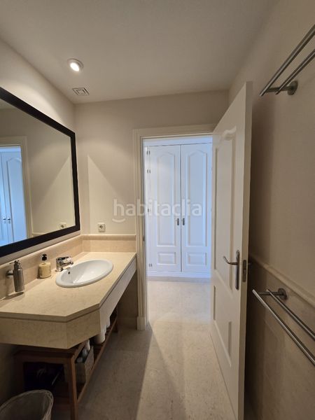 Foto 870267be-01c6-41bb-b246-37136ce27c4a. Pis amb aparcament piscina a los arqueros - puerto del almendro Benahavís