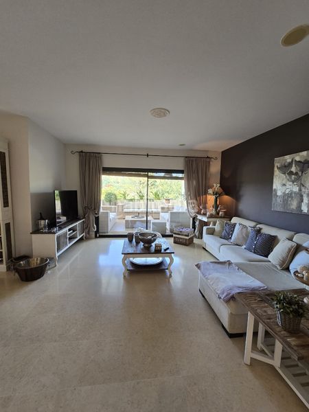 Foto 9f486ebe-b5ab-4a81-a953-15221ff82e93. Pis amb aparcament piscina a los arqueros - puerto del almendro Benahavís