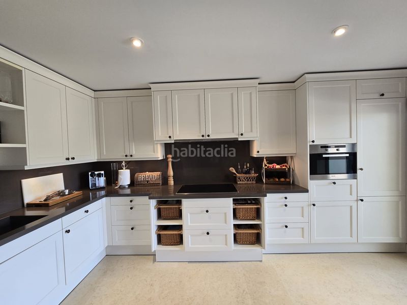 Foto af348c44-2fc1-4399-9b3d-6a83bfb574d0. Pis amb aparcament piscina a los arqueros - puerto del almendro Benahavís