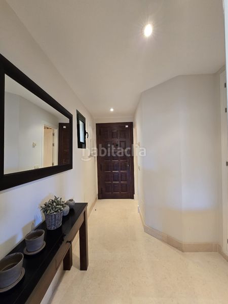 Foto c733cd99-7cd8-4263-9ef6-43f23d147abc. Pis amb aparcament piscina a los arqueros - puerto del almendro Benahavís