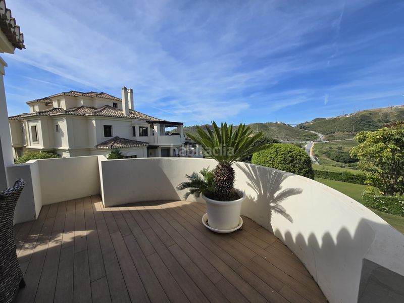 Foto ddee91c6-c7dd-459c-8106-ed633ee2aba9. Pis amb aparcament piscina a los arqueros - puerto del almendro Benahavís