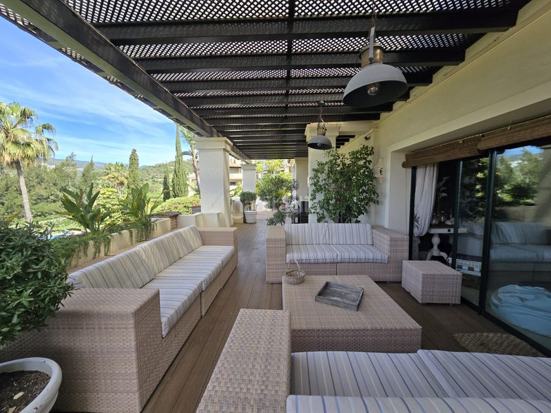 Foto e0ad9155-4740-4cc6-bab7-217ae0619a46. Pis amb aparcament piscina a los arqueros - puerto del almendro Benahavís