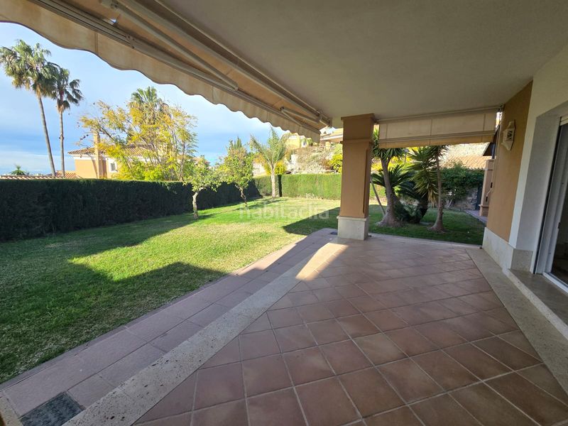 Foto 24c62bbd-fcd6-4519-ab54-cda3c2404c65. Casa aparellada amb xemeneia aparcament piscina a Marbella