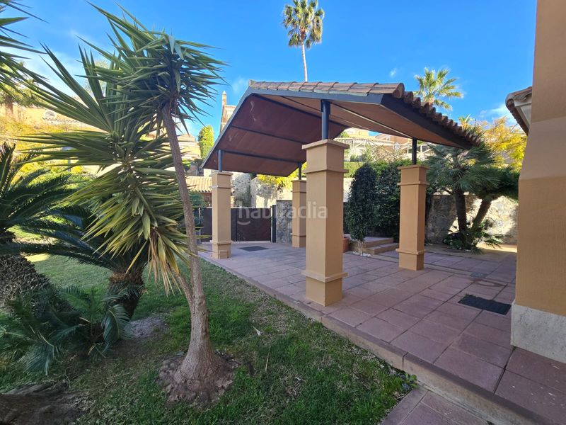 Foto 28b3d48f-760c-4e02-83b8-701df725b7bc. Casa aparellada amb xemeneia aparcament piscina a Marbella