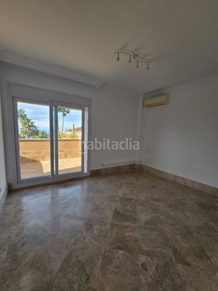 Foto 34906c98-6517-4393-8957-eb7f1cde3a4f. Casa aparellada amb xemeneia aparcament piscina a Marbella