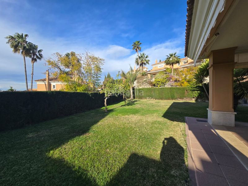 Foto c2577bdc-b4f7-4f90-9245-562af570294b. Casa aparellada amb xemeneia aparcament piscina a Marbella
