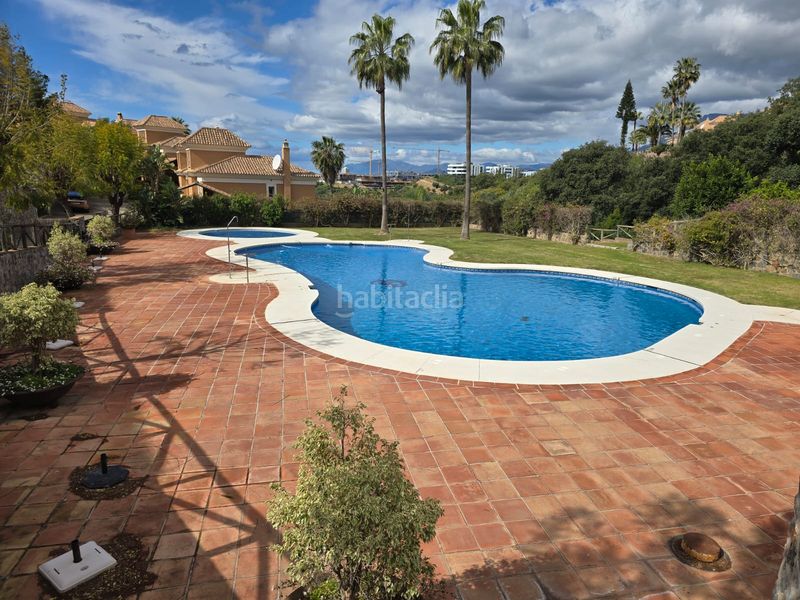 Foto ce9e4de4-dc98-4abc-abf6-0cd35e93c8fb. Casa aparellada amb xemeneia aparcament piscina a Marbella