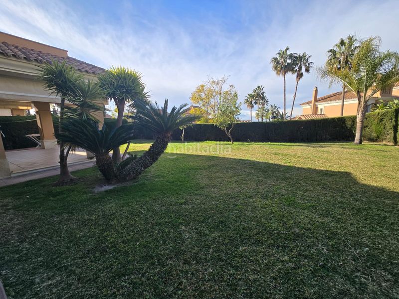 Foto dbce5c92-a239-407d-9e6b-c3f6321bd4ea. Casa aparellada amb xemeneia aparcament piscina a Marbella