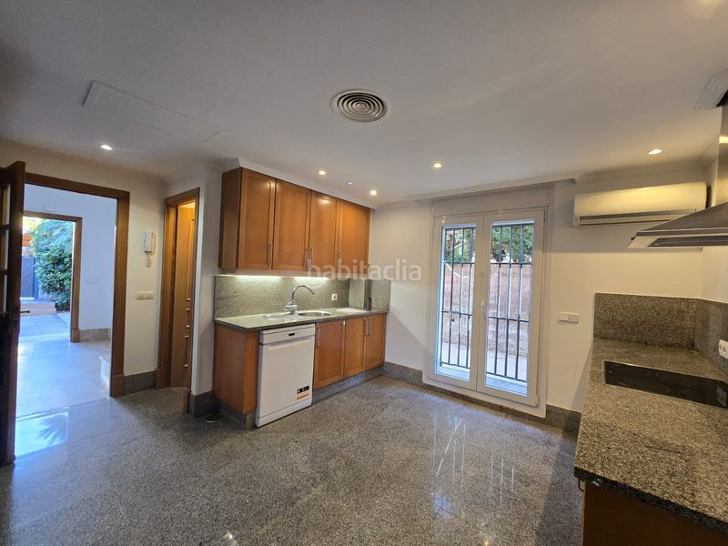 Foto ffd82068-247c-4927-86e0-89c1f65c76b5. Casa aparellada amb xemeneia aparcament piscina a Marbella