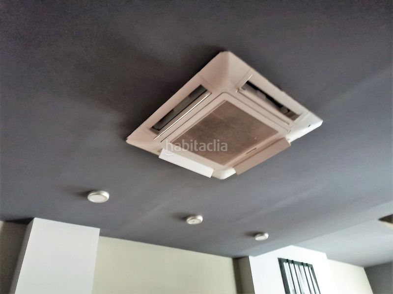 Foto 58c9d59b-86d7-46f4-82a1-cd9ca135bdf3. Local comercial a colores - entreparques Sevilla