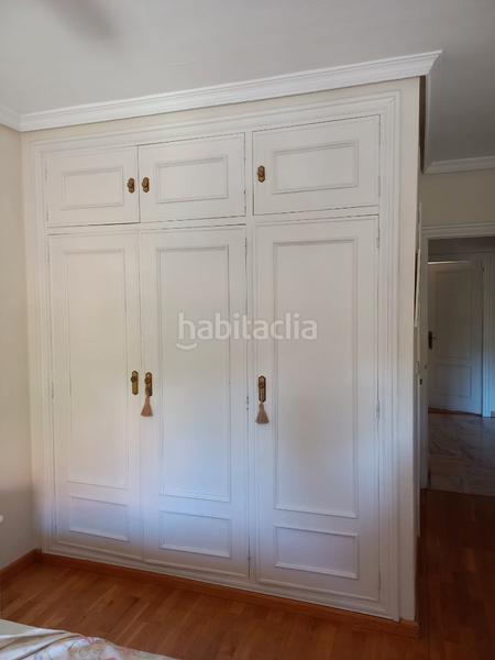 Foto 2d941669-cda2-4045-b801-eb0fc6433892. Alquiler piso  de cuatro dormitorios, garaje y piscina en Sevilla