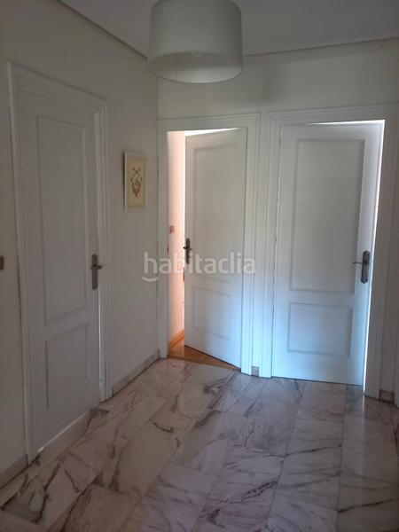 Foto 5404d128-3b82-44ac-8005-4cbe2242f224. Alquiler piso  de cuatro dormitorios, garaje y piscina en Sevilla