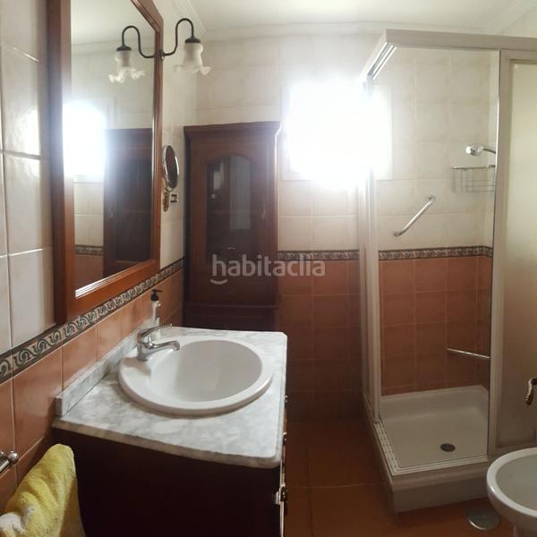 Foto 819f311f-2aa1-4bd2-bc23-9ce53972134a. Alquiler piso  de cuatro dormitorios, garaje y piscina en Sevilla