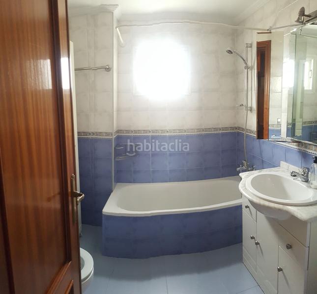 Foto 9593fe71-0d4f-489e-95f7-7934754db7da. Alquiler piso  de cuatro dormitorios, garaje y piscina en Sevilla