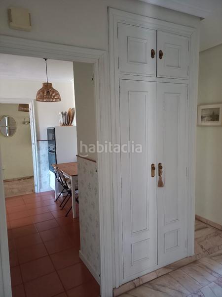 Foto b7f145fb-3938-4d35-b6fb-91cf72878511. Alquiler piso  de cuatro dormitorios, garaje y piscina en Sevilla