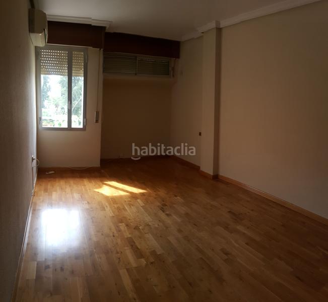 Foto 15ec52e3-dc23-4e4b-aacc-5e37c43fab56. Location appartement avec chauffage parking piscine dans Sevilla