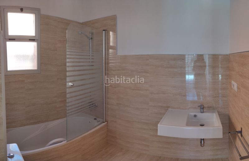 Foto e5beb9a5-eeef-47ee-bfee-85697053ffa7. Xalet a Bollullos de la Mitación
