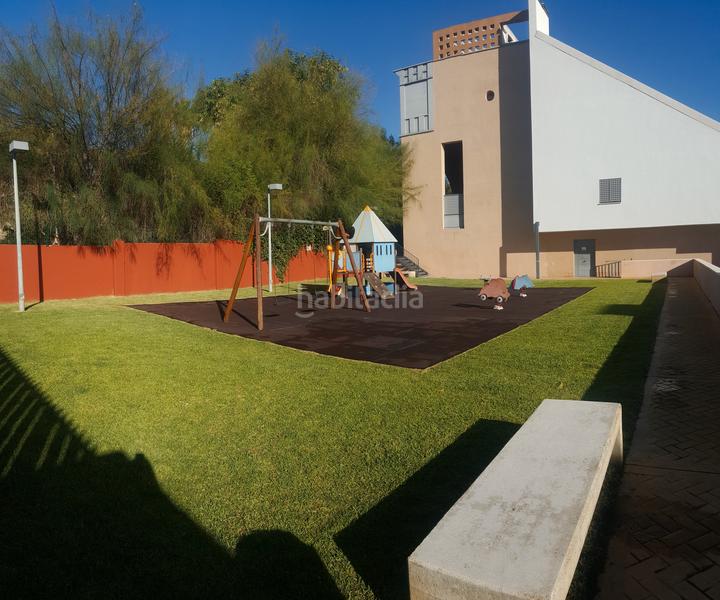 Foto a899eae9-e91f-45f2-83f5-ba7c71175ab0. Piso  con dos terrazas, dos garajes y trastero en urbanización en Camas