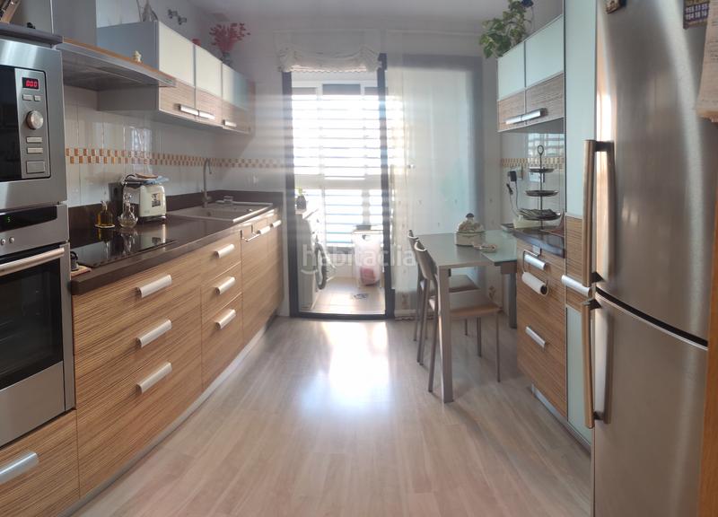 Foto 7e0a558e-efe8-43b3-a7b0-3f7033c49270. Alquiler piso precioso piso con garaje y piscina en Mairena del Aljarafe