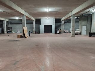 Rent Industrial building in Centro - Barriada Mallorca. Almacen en camas a 5 minutos de sevilla
