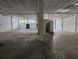 Industrial building in Calle Grecia 21