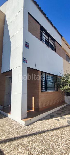 Foto e7fb25bf-2ca1-4379-af24-7297fe078d78. Lloguer casa adossada a Benacazón