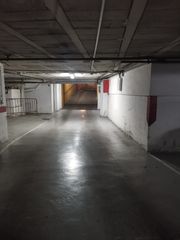 Lloguer Aparcament cotxe a Calle luis montoto 31. Garaje en luis montoto para coche grande