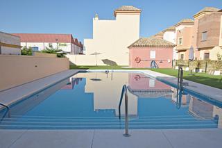 Casa adossada a Caballero Bonald-S. José Obrero-Guadalcacín. Impresionante vivienda unifamiliar de obra nueva con 4 dormitori