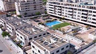 Aparcament cotxe a El Rocío - La Milagrosa. Se vende plaza de garaje y trastero en tres olivos fase ii