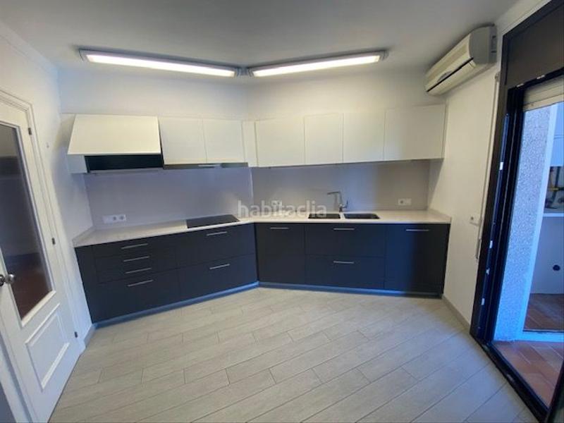 Foto d80d294d-c724-47a1-ae37-e13ad3577f09. Alquiler ático contrato habitual - piso impecable - garaje cerrado incluido en Girona