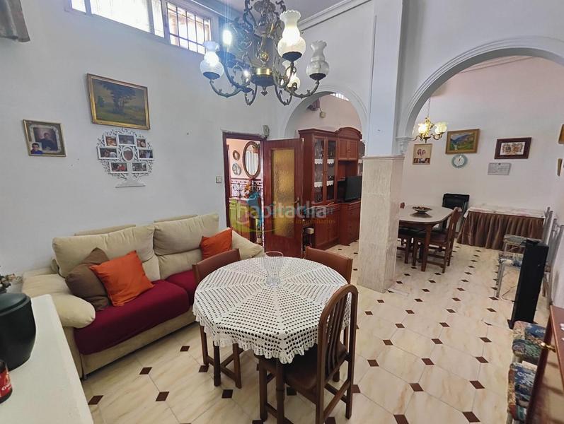 Foto b654d084-b8d9-4ab2-8423-16457f303f08. Maison avec parking dans El Cerro Sevilla