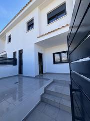 Casa  Hernán cortes. Casa en venta en pueblo, 4 dormitorios.