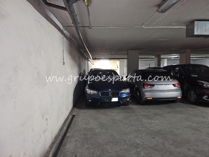 Foto a62d7925-1fd1-486f-a804-1c5b6073bf37. Aparcament cotxe a calle amador de los ríos 38 a Sevilla