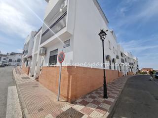 Casa adossada  Calle aljarafe. Bifamiliar adosada con garaje y trastero