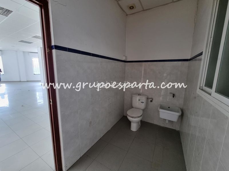 Foto d19b305b-1d75-4c70-af91-6c50780edae6. Local comercial a Aznalcázar