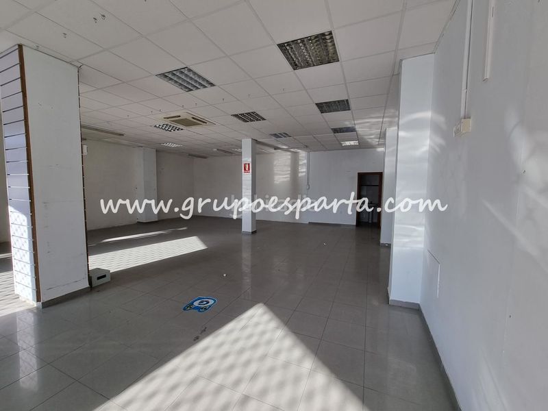Foto f7779f24-c0f7-4d0d-9065-f5bc7c006ee2. Local comercial a Aznalcázar