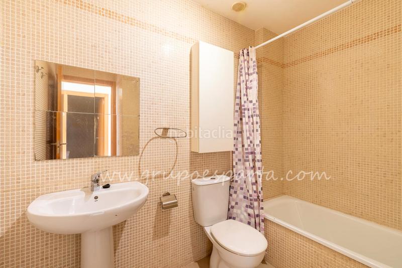 Foto 36f6c665-f80c-41f6-8e88-2927c4b4812f. Casa aparellada a calle moscatel 13 a Loreto Espartinas