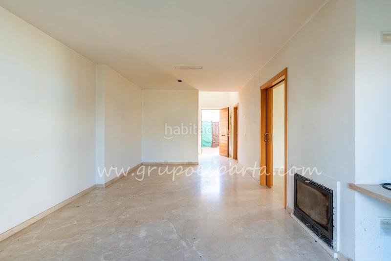 Foto 3d3d230b-8fe2-4e04-b175-b9cd6700d2cf. Casa aparellada a calle moscatel 13 a Loreto Espartinas