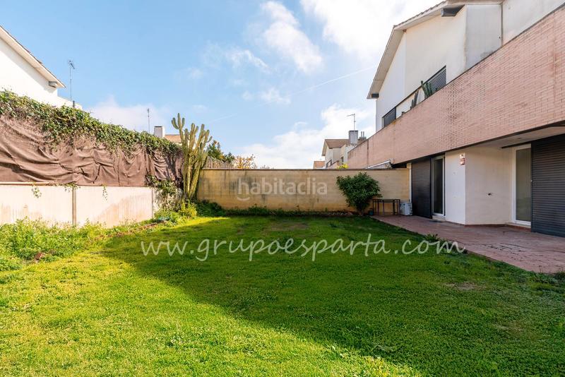 Foto 67af873c-e6c1-4b81-be6c-b2442200e161. Casa aparellada a calle moscatel 13 a Loreto Espartinas