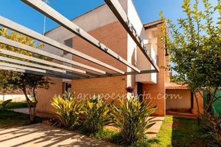 Casa aparellada a Calle moscatel 13. Pareada con amplio jardín . espartinas