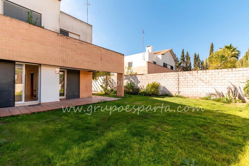 Foto a546bc46-78d7-4c19-a257-c165020954fb. Casa aparellada a calle moscatel 13 a Loreto Espartinas