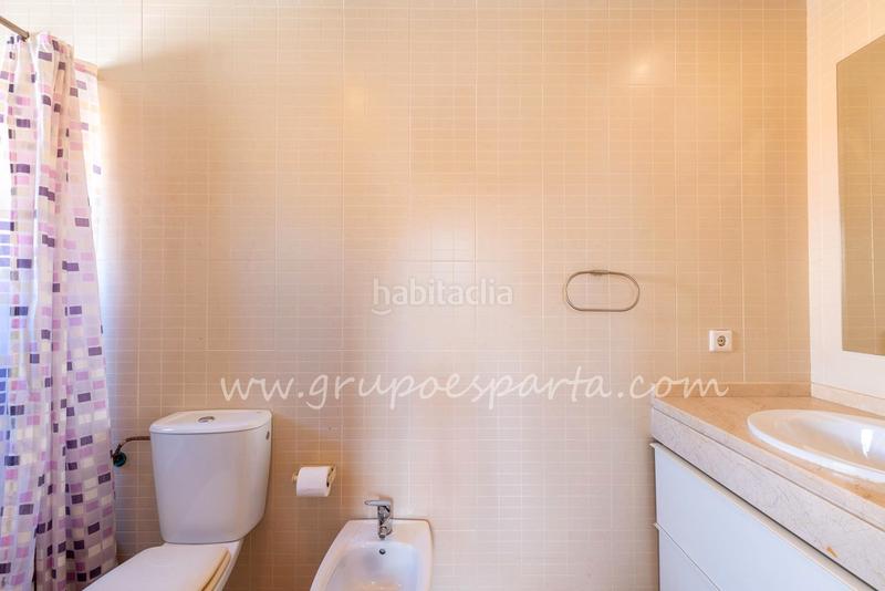 Foto a5897576-f1af-465f-8dea-feade75fd928. Casa aparellada a calle moscatel 13 a Loreto Espartinas