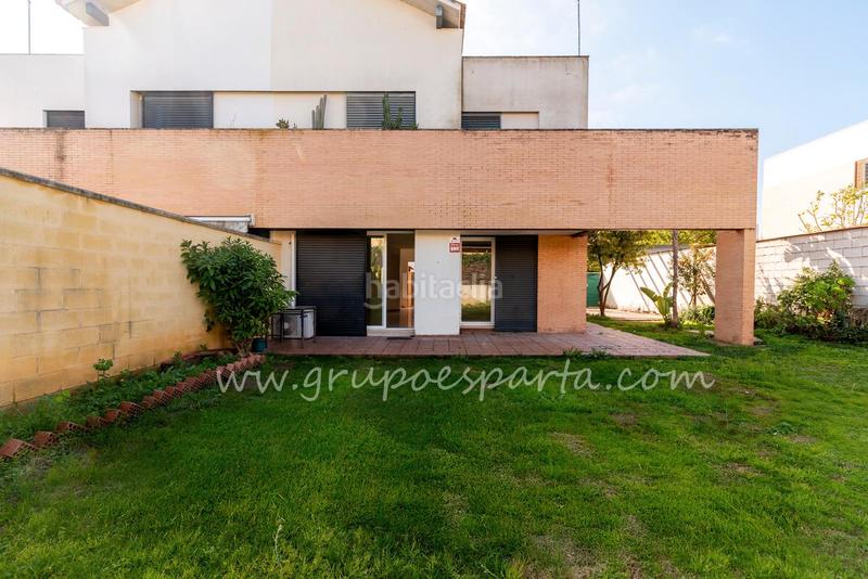 Foto abbe0bce-bc8a-495b-992f-1d1abf752aa4. Casa aparellada a calle moscatel 13 a Loreto Espartinas